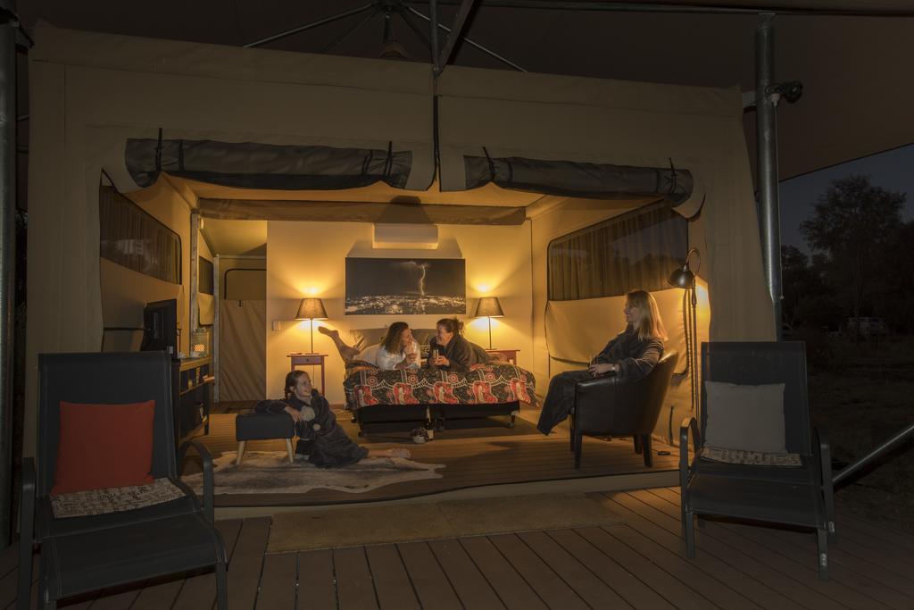 Squeakywindmill Boutique Tent B&B Алис-Спрингс Экстерьер фото